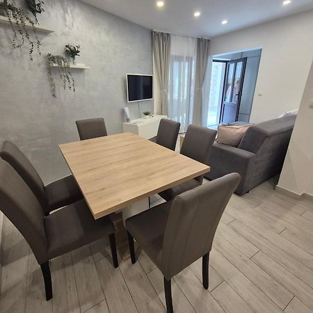 Apartment Rika Omis Exterior photo