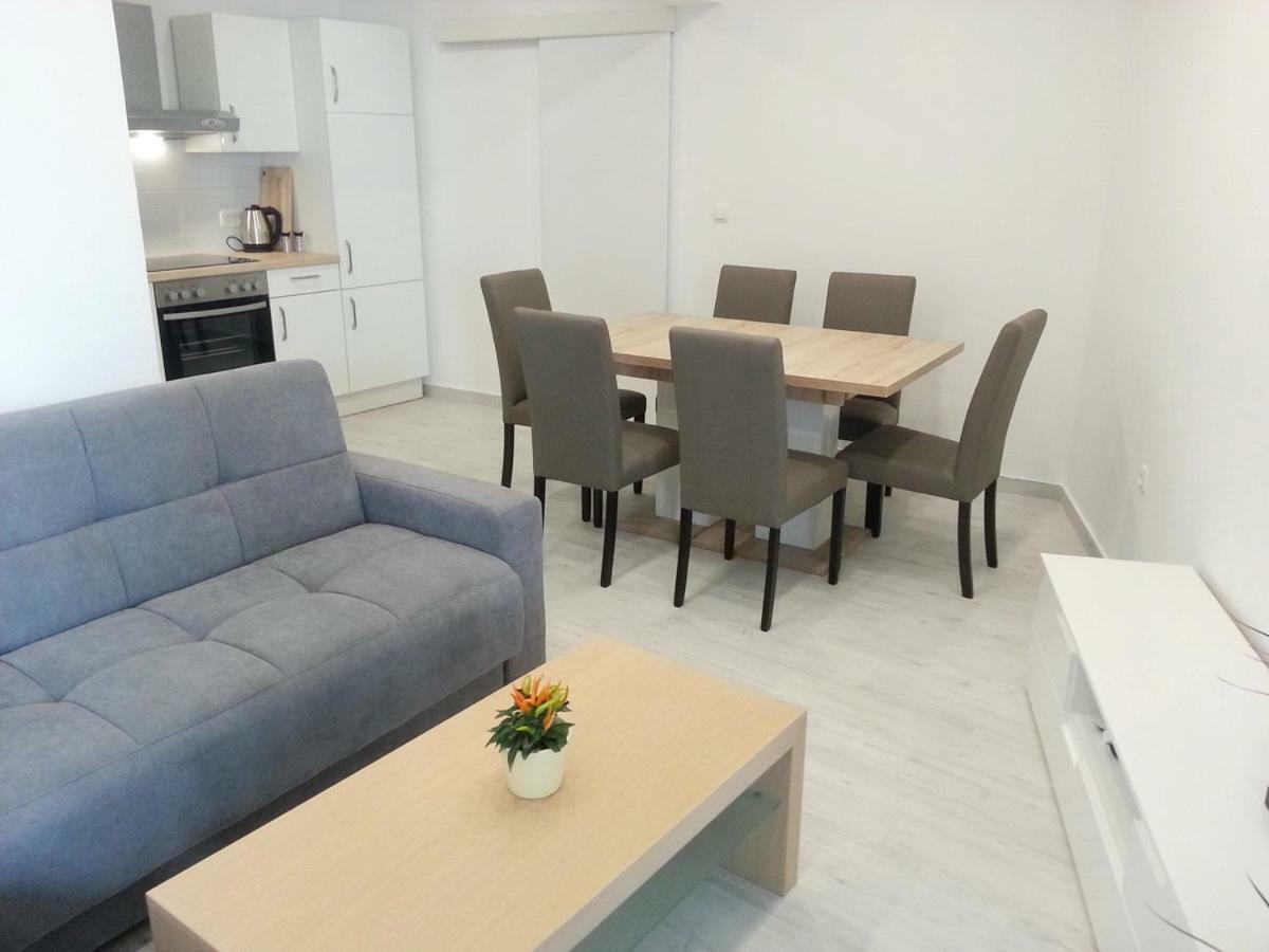 Apartment Rika Omis Exterior photo